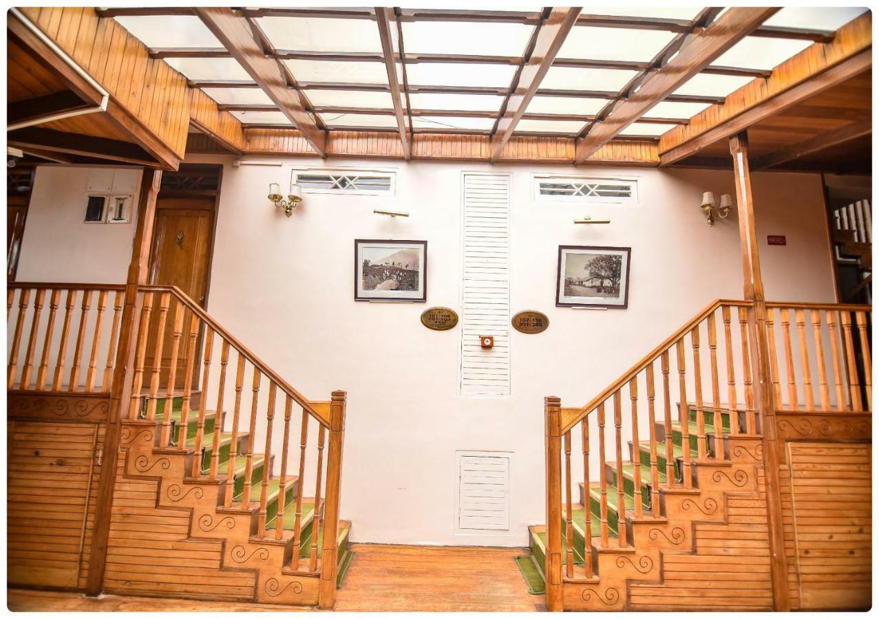 Cedar Inn Дарджилинг Экстерьер фото
