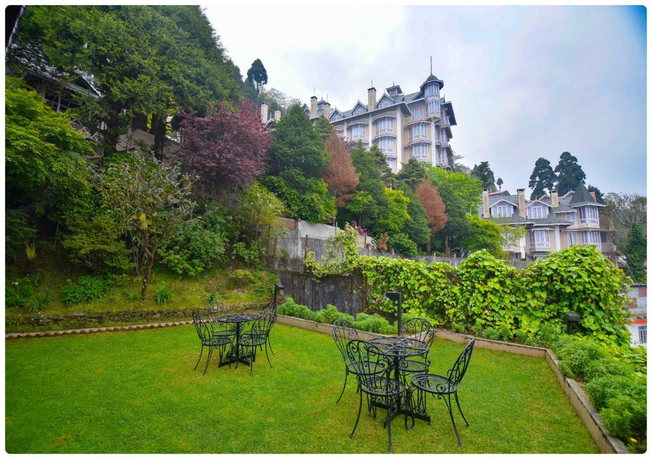 Cedar Inn Дарджилинг Экстерьер фото