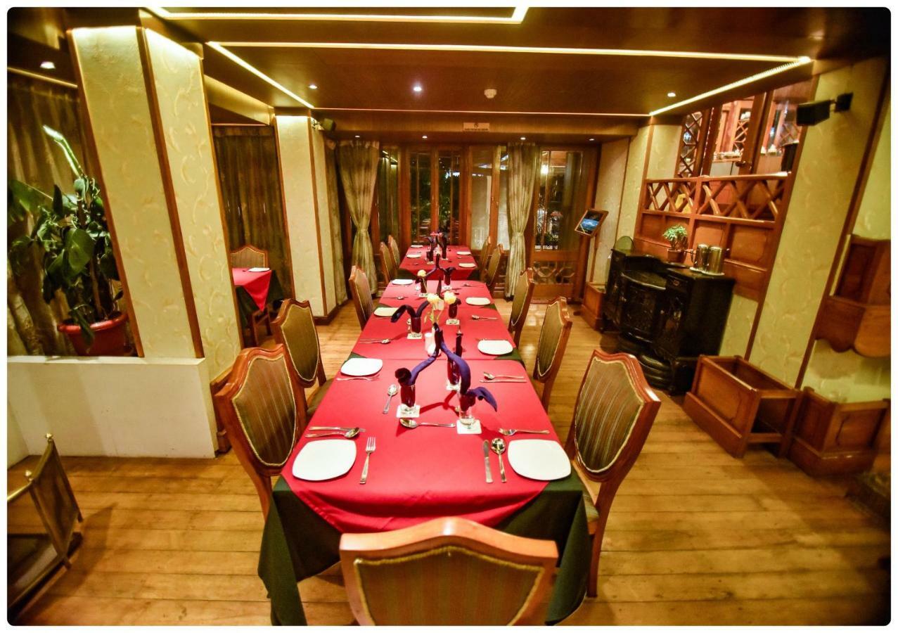 Cedar Inn Дарджилинг Экстерьер фото