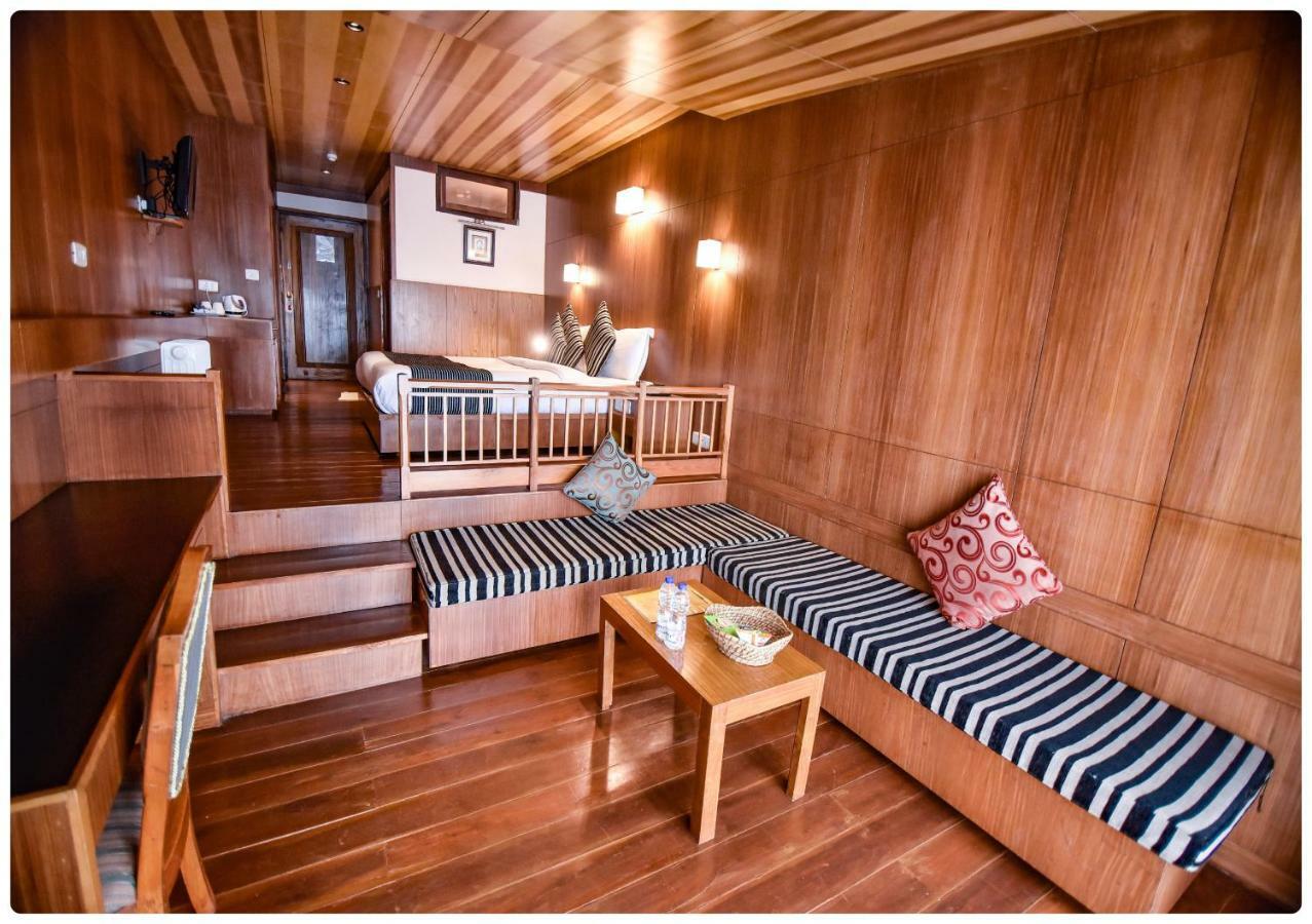Cedar Inn Дарджилинг Экстерьер фото