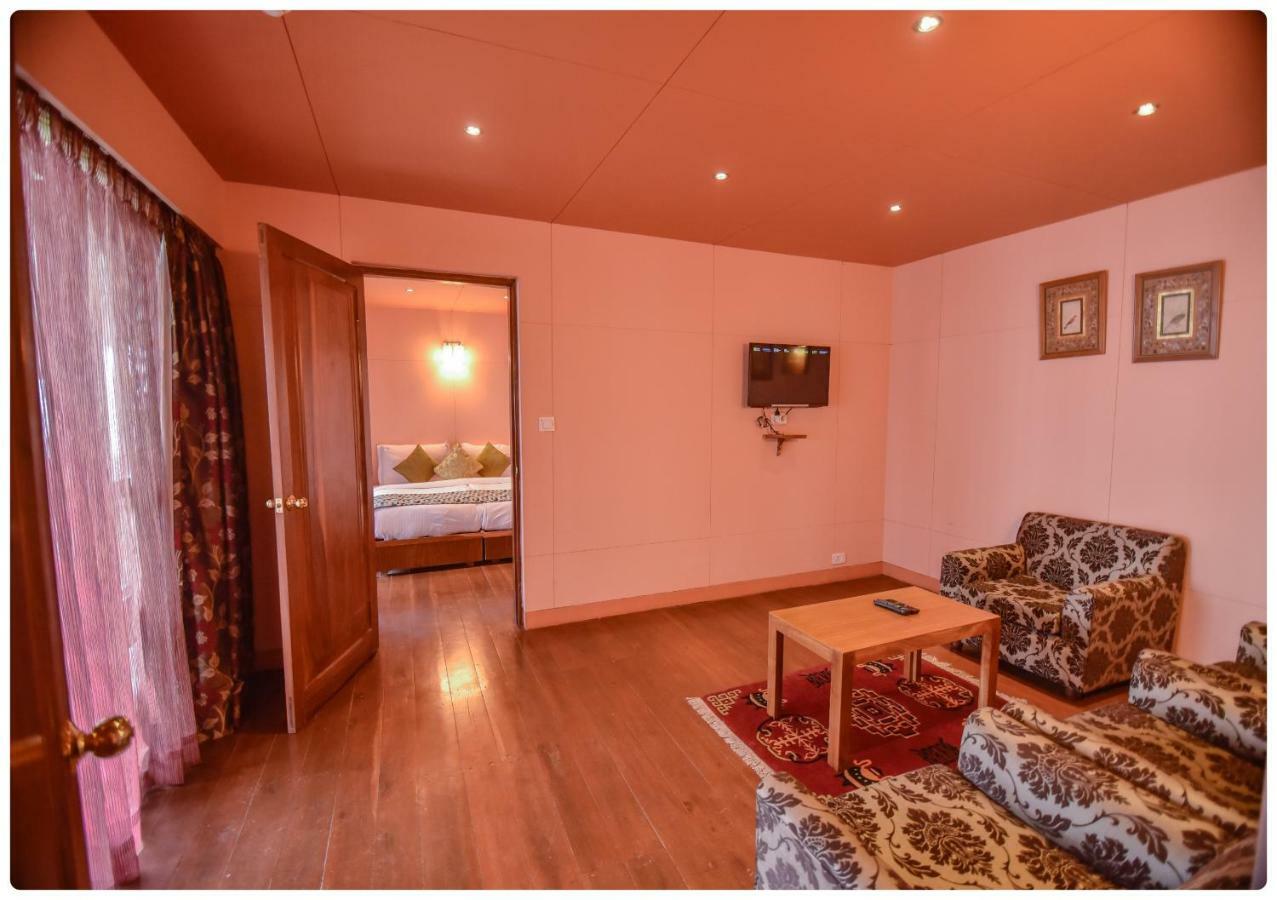 Cedar Inn Дарджилинг Экстерьер фото