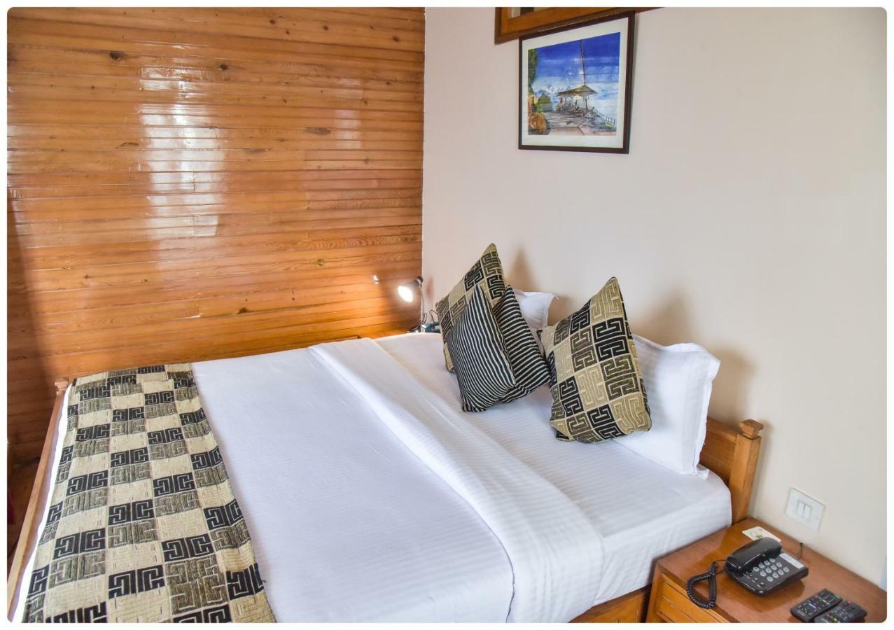 Cedar Inn Дарджилинг Экстерьер фото